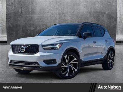 Used 2022 Volvo XC40 T5 R-Design w/ Advanced Package