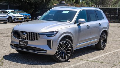 New 2025 Volvo XC90 B5 Core w/ Protection Package Premier