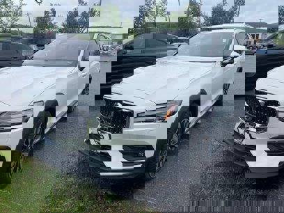 New 2025 Volvo V60 B5 Cross Country Ultra w/ Protection Package Premier