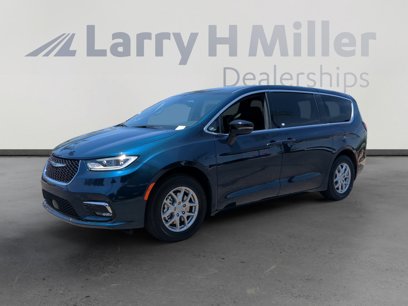 New 2025 Chrysler Pacifica Select
