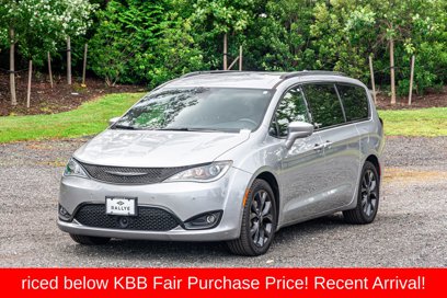 Used 2020 Chrysler Pacifica Touring-L w/ Advanced Safetytec Group