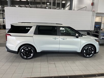 Certified 2025 Kia Carnival EX