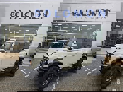 New 2025 Ford Bronco Outer Banks w/ Sasquatch Package