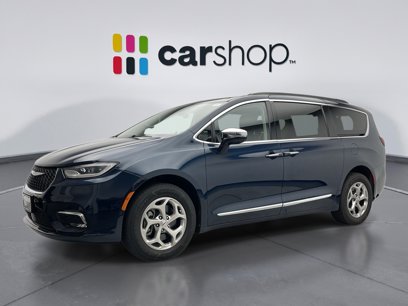 Used 2022 Chrysler Pacifica Limited w/ Uconnect Theater Family Group