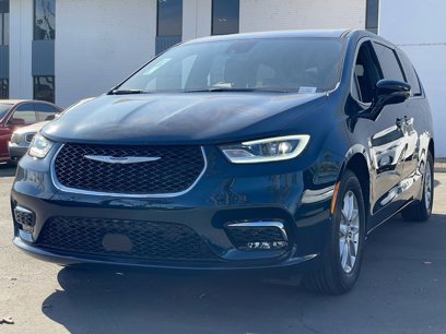 New 2025 Chrysler Pacifica Select