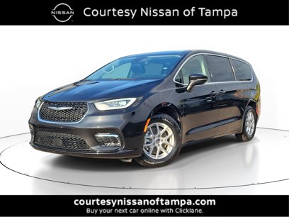 Used 2023 Chrysler Pacifica Touring-L