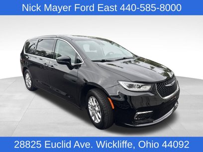 Used 2024 Chrysler Pacifica Touring-L