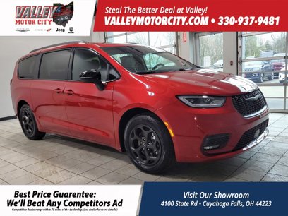 New 2025 Chrysler Pacifica Premium