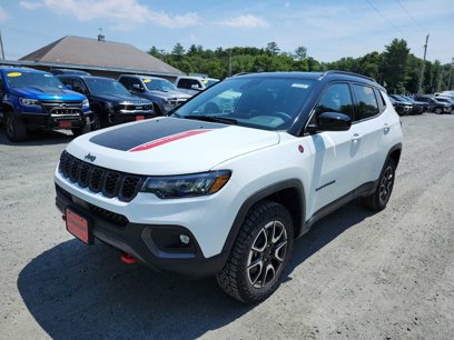 New 2024 Jeep Compass Trailhawk w/ Trailhawk Convenience Group