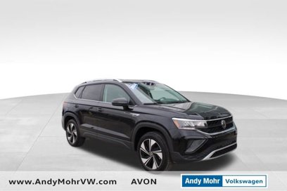 Used 2024 Volkswagen Taos SE w/ Panoramic Sunroof Package
