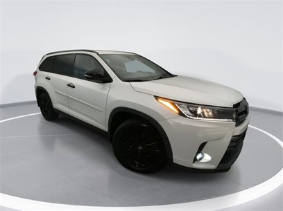 Used 2019 Toyota Highlander SE