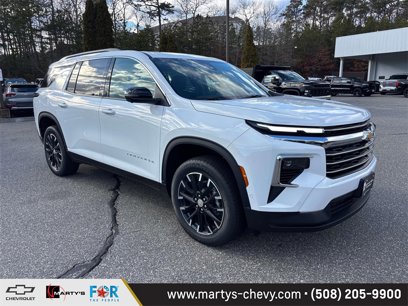 New 2025 Chevrolet Traverse LT w/ Enhanced Driving Package