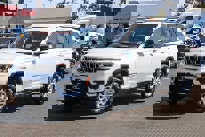 New 2025 Jeep Grand Cherokee Laredo