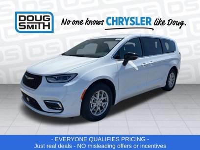 New 2025 Chrysler Pacifica Select