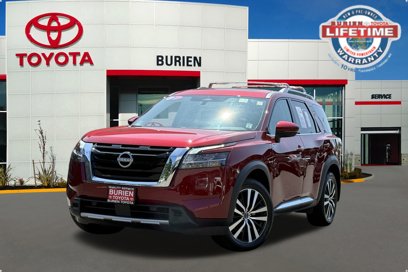 Used 2024 Nissan Pathfinder Platinum w/ Cargo Package