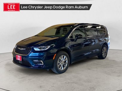 New 2025 Chrysler Pacifica Select