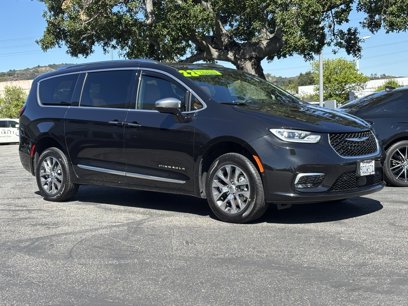 Used 2022 Chrysler Pacifica Pinnacle