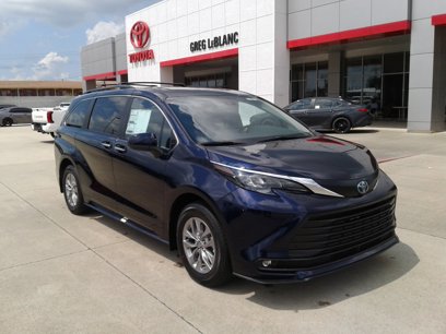 New 2025 Toyota Sienna XLE