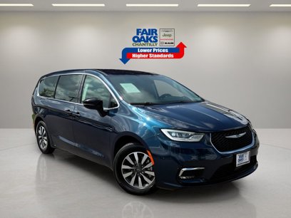 Used 2024 Chrysler Pacifica Select