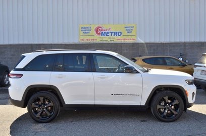 Used 2023 Jeep Grand Cherokee Altitude