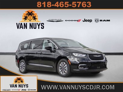 New 2023 Chrysler Pacifica Touring-L