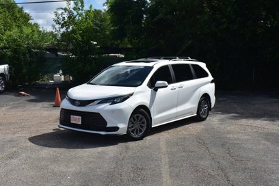 Used 2025 Toyota Sienna LE