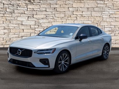 Used 2022 Volvo S60 B5 Momentum