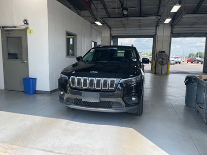 Used 2019 Jeep Cherokee Latitude w/ Popular Appearance Group