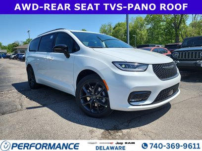 New 2025 Chrysler Pacifica Limited