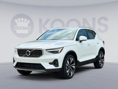 New 2025 Volvo XC40 B5 Ultra w/ Climate Package