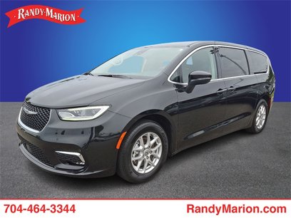 Used 2023 Chrysler Pacifica Touring-L