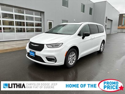 New 2025 Chrysler Pacifica Select