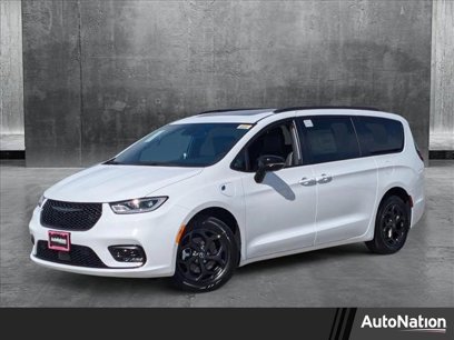 New 2025 Chrysler Pacifica Premium