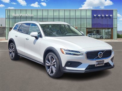 New 2025 Volvo V60 B5 Cross Country Plus w/ Protection Package Premier
