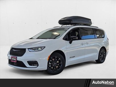 New 2025 Chrysler Pacifica Select