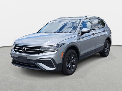Used 2022 Volkswagen Tiguan SE w/ Panoramic Sunroof Package