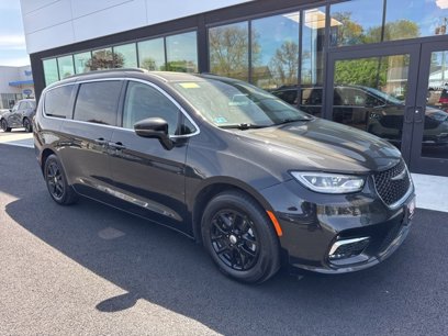 Used 2022 Chrysler Pacifica Touring-L