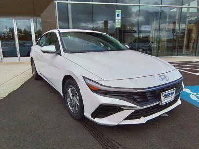 New 2025 Hyundai Elantra SE