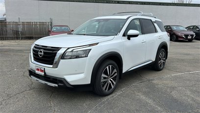 New 2025 Nissan Pathfinder Platinum w/ Cargo Package