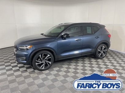 Used 2022 Volvo XC40 T5 R-Design w/ Advanced Package