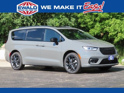 New 2025 Chrysler Pacifica Limited w/ Trailer Tow Group