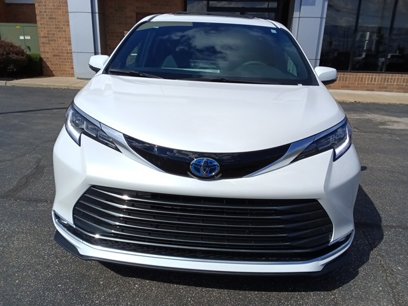 New 2025 Toyota Sienna Limited