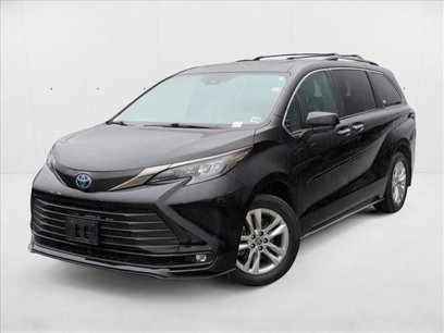 Used 2022 Toyota Sienna XLE Woodland Edition