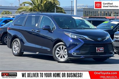 Certified 2021 Toyota Sienna XLE