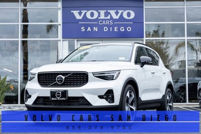 New 2025 Volvo XC40 B5 Plus w/ Protection Package Premier