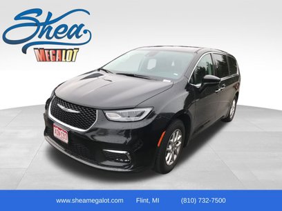 Used 2023 Chrysler Pacifica Touring-L