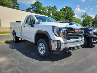 New 2024 GMC Sierra 2500 Pro w/ Convenience Package