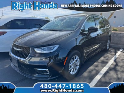 Used 2023 Chrysler Pacifica Touring-L
