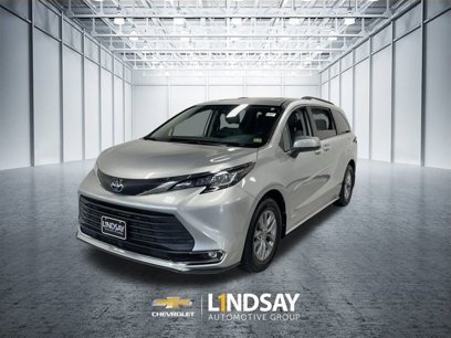 Used 2021 Toyota Sienna XLE