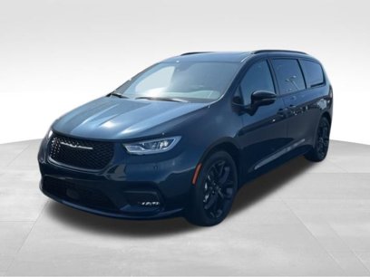 New 2025 Chrysler Pacifica Limited